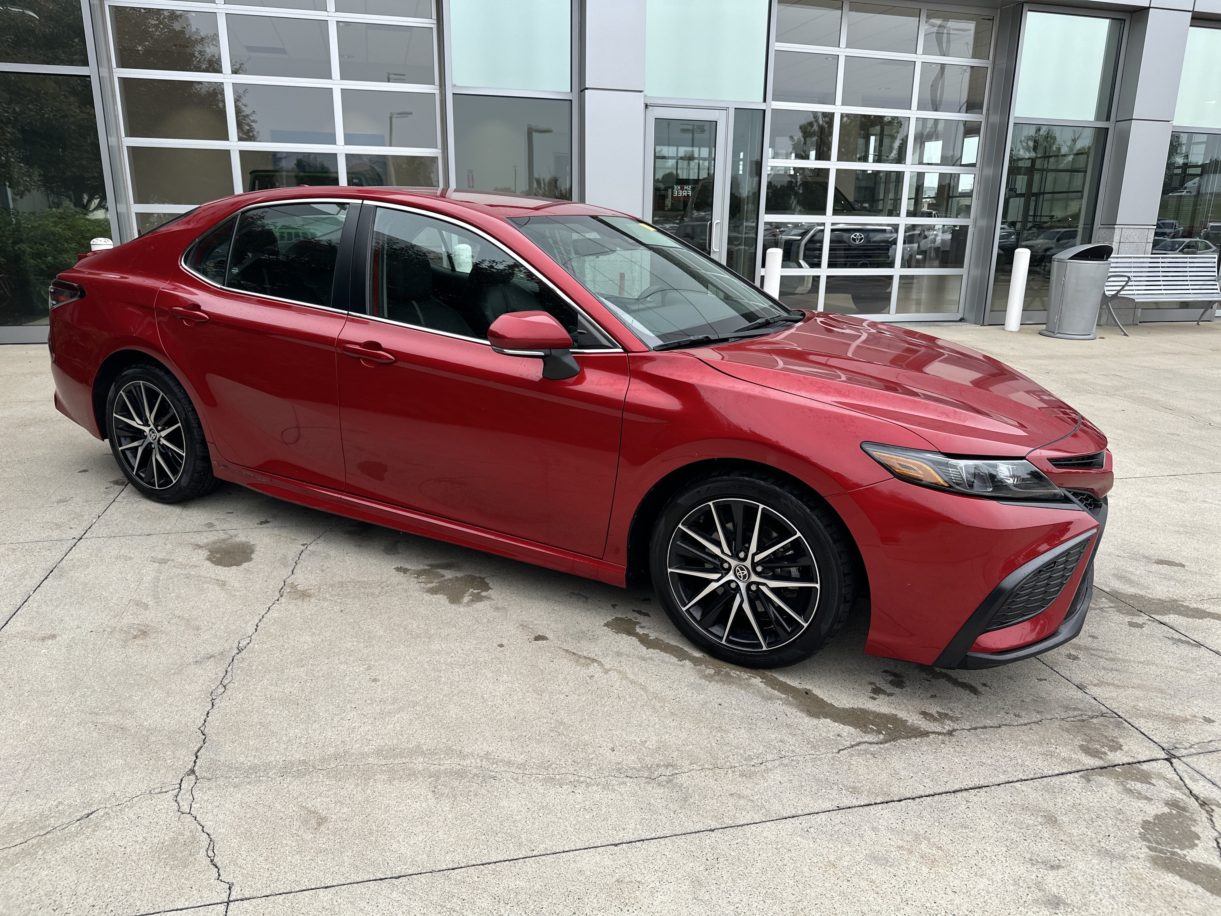 Used 2023 Toyota Camry SE w/ Protection Package (Q2) (TMS) FWD video 2