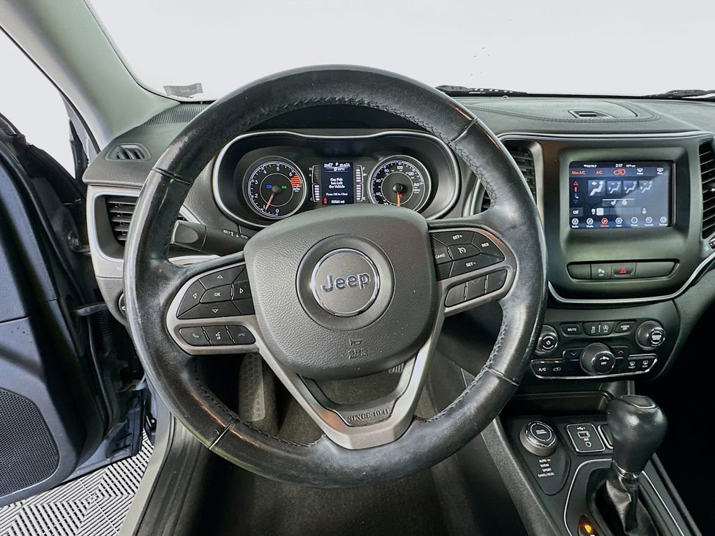 Used 2019 Jeep Cherokee Latitude Plus w/ Cold Weather Group image 11