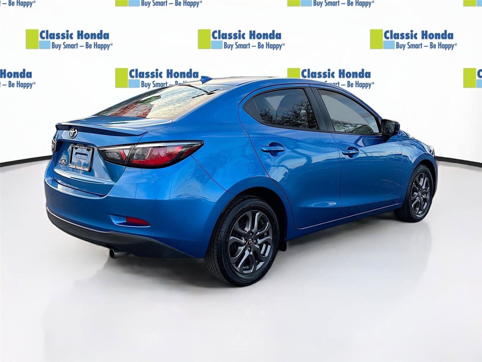 Used 2019 Toyota Yaris LE image 8