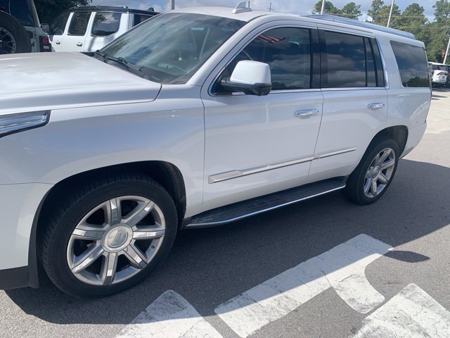 Used 2018 Cadillac Escalade Luxury RWD image 5