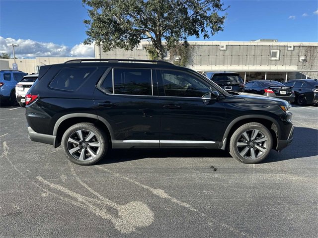 New 2025 Honda Pilot Touring image 4