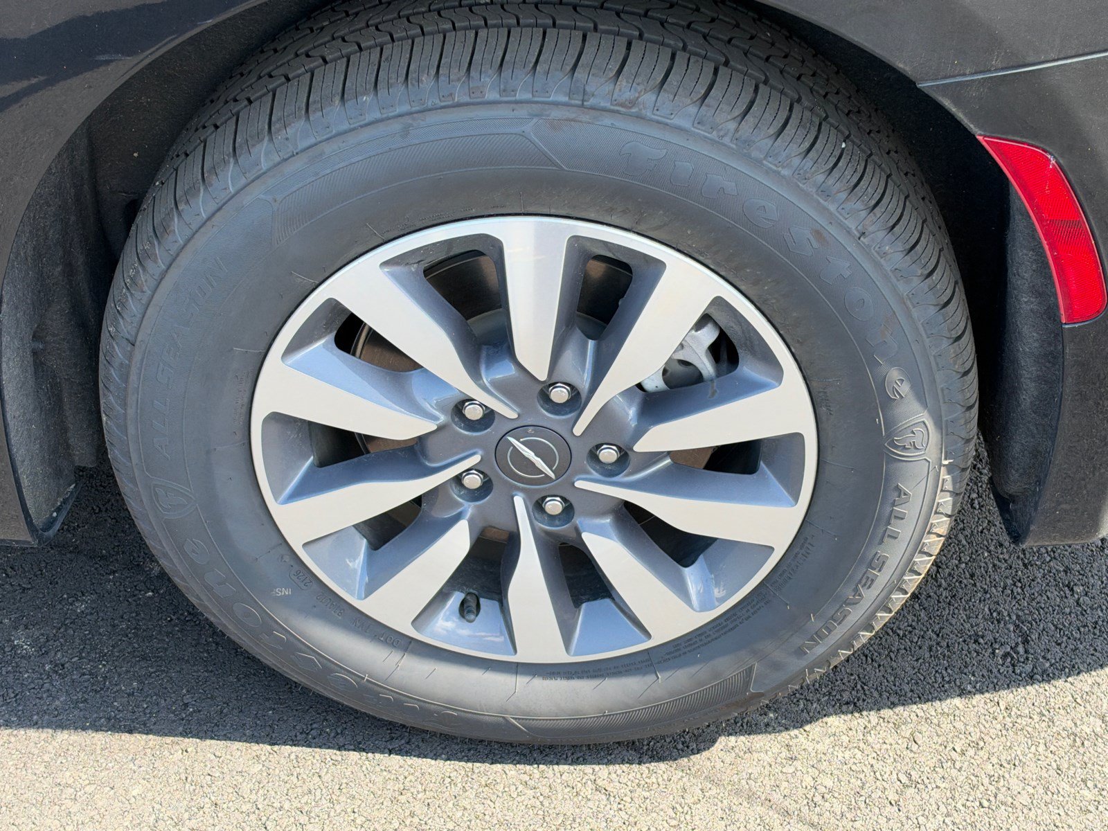 Used 2023 Chrysler Pacifica Limited FWD image 19