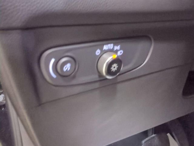 Used 2023 Buick Envision Essence image 15