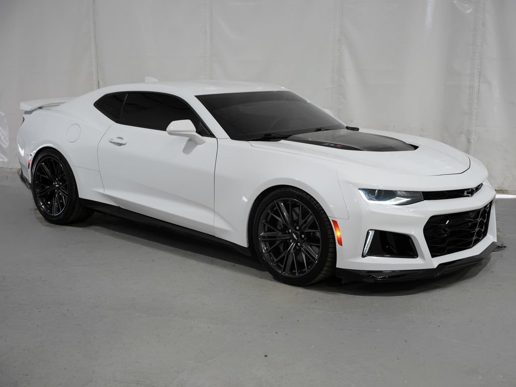 Used 2018 Chevrolet Camaro ZL1 RWD image 8