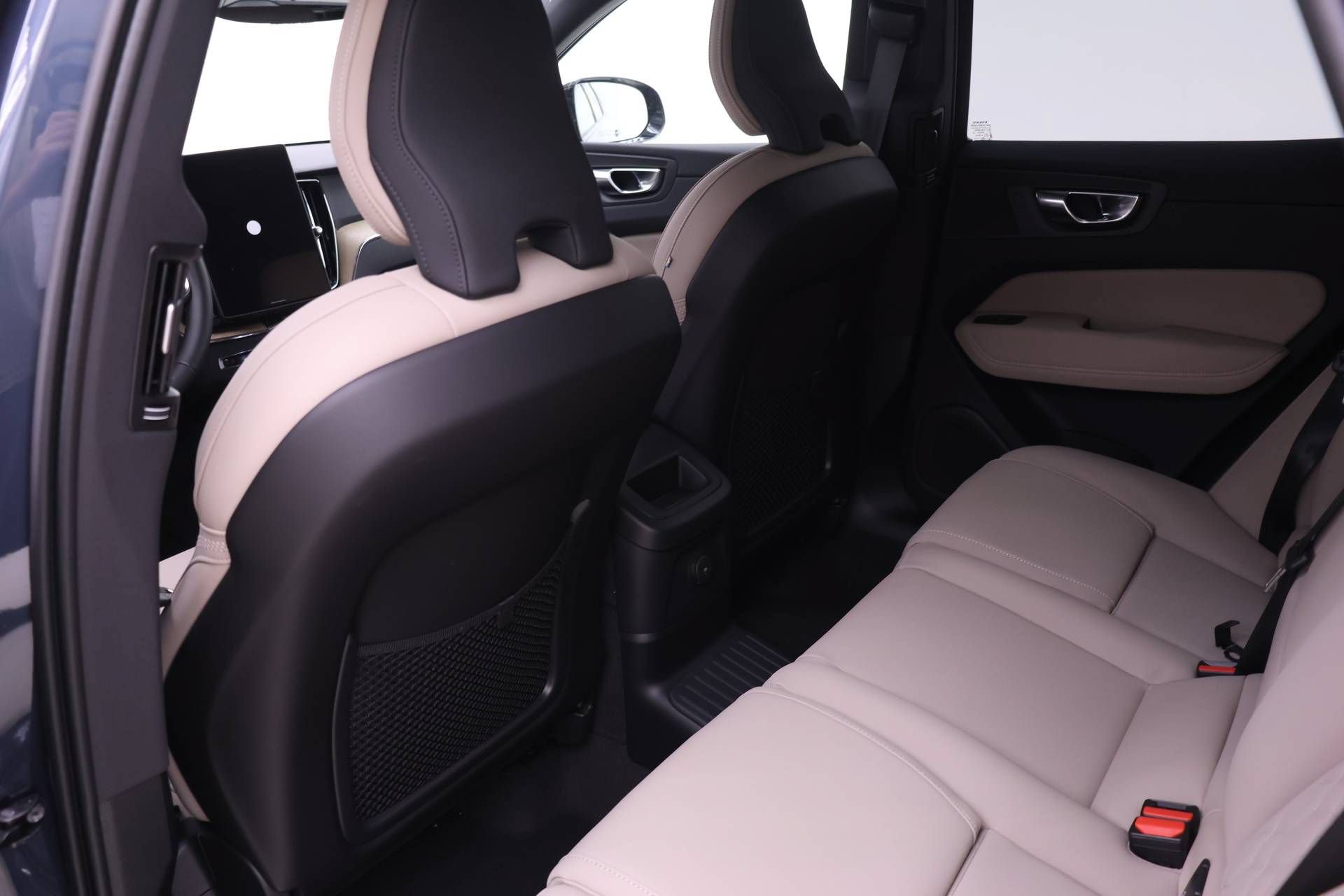 New 2026 Volvo XC60 T8 Plus w/ Climate Package PRO AWD/4WD image 13