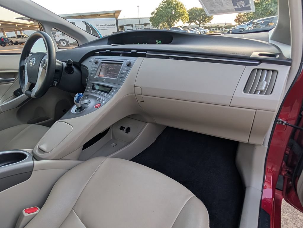 Used 2015 Toyota Prius Four FWD image 23