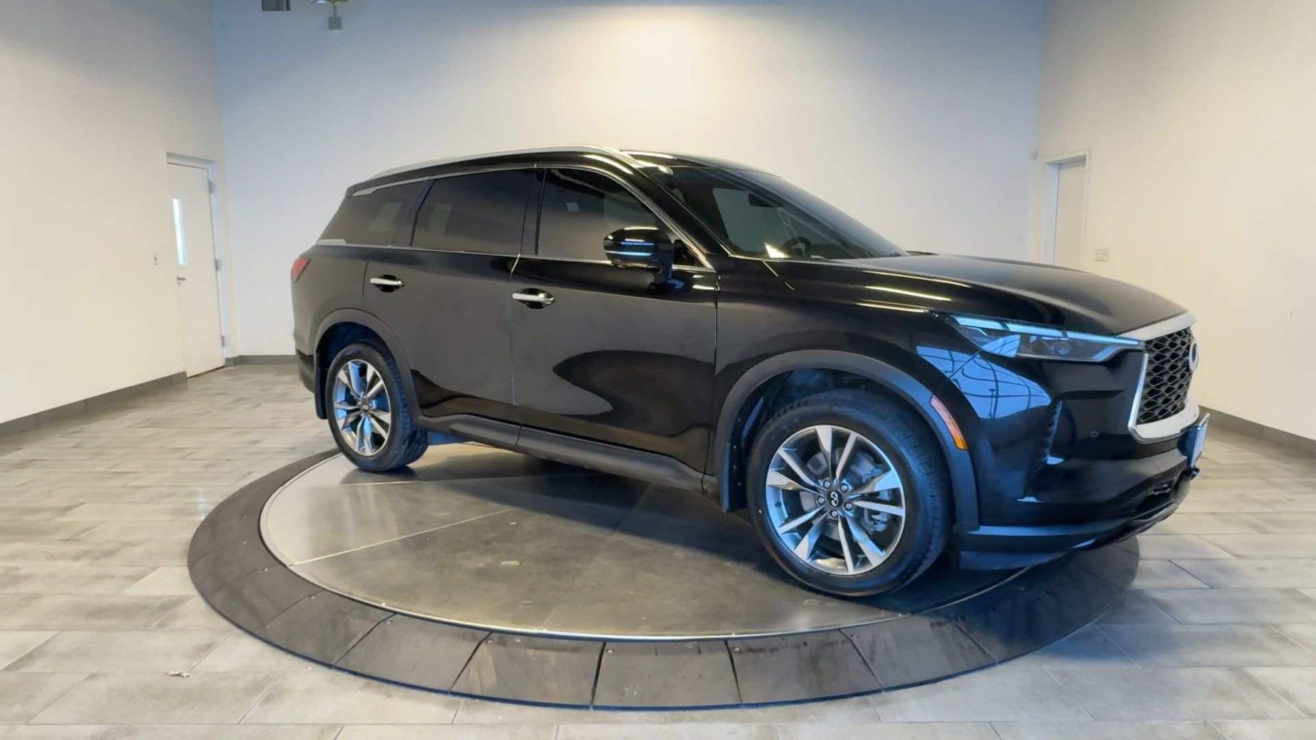 Certified 2023 INFINITI QX60 Luxe w/ Cargo Package AWD/4WD image 2