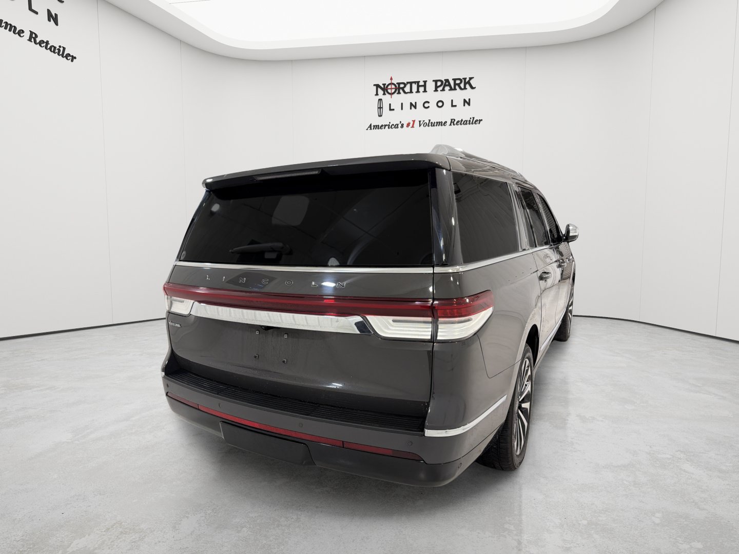 Used 2024 Lincoln Navigator L Black Label AWD/4WD image 5