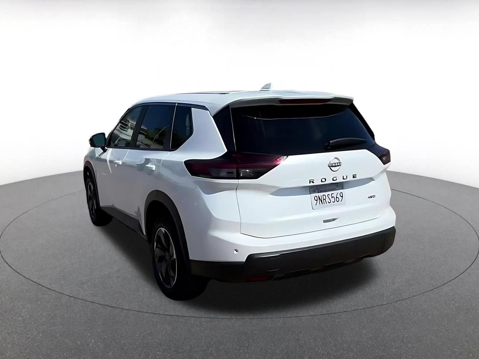 Used 2025 Nissan Rogue SV AWD/4WD image 10