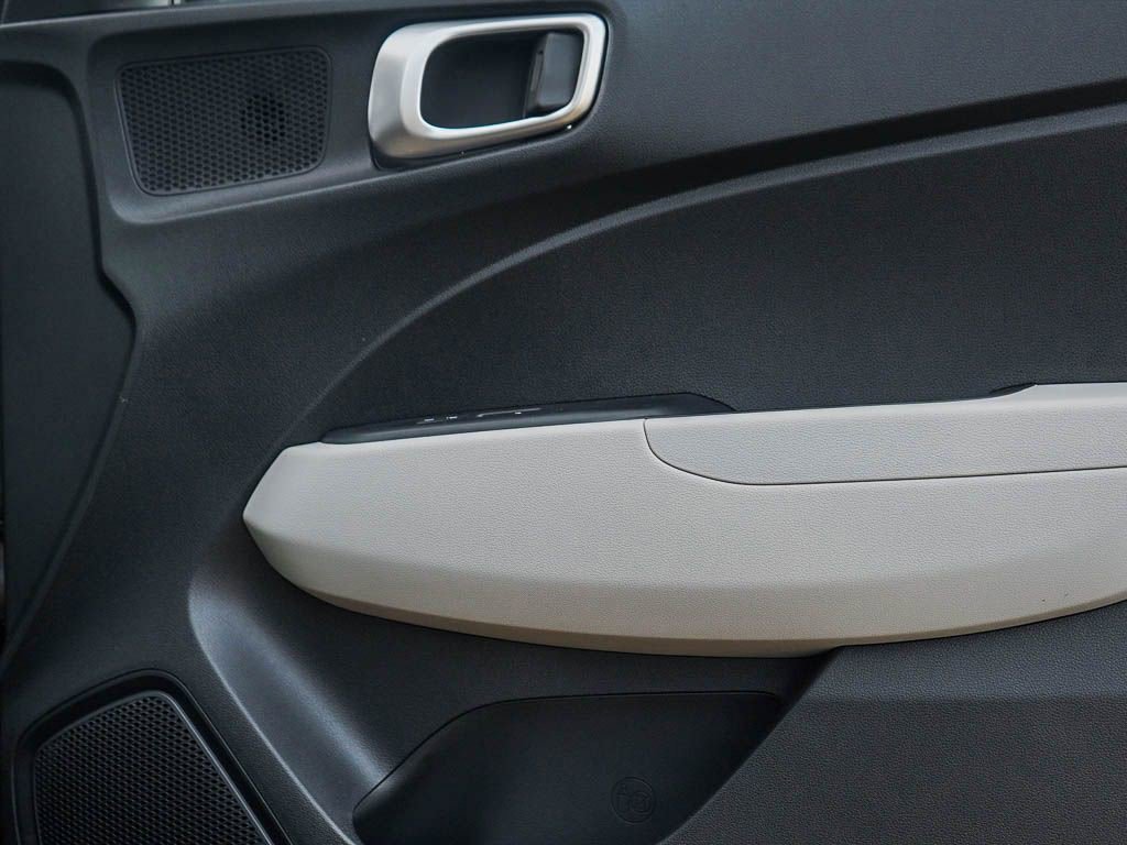 New 2026 Hyundai Venue SEL FWD image 9