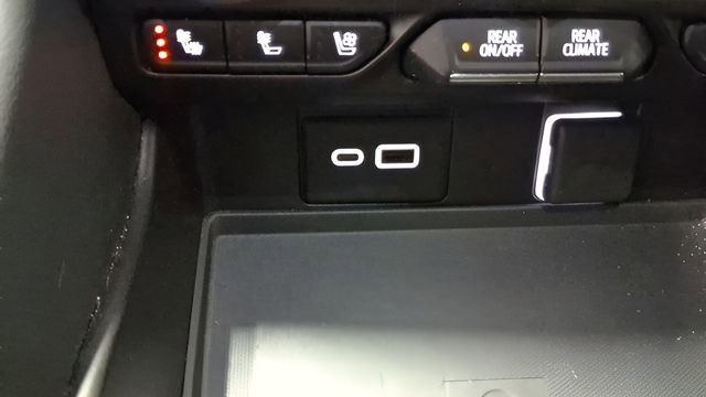 Used 2022 Chevrolet Suburban High Country image 36