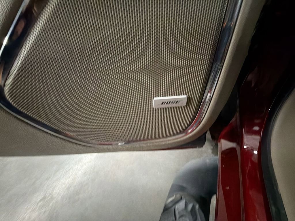 Used 2018 Chevrolet Suburban LT image 24