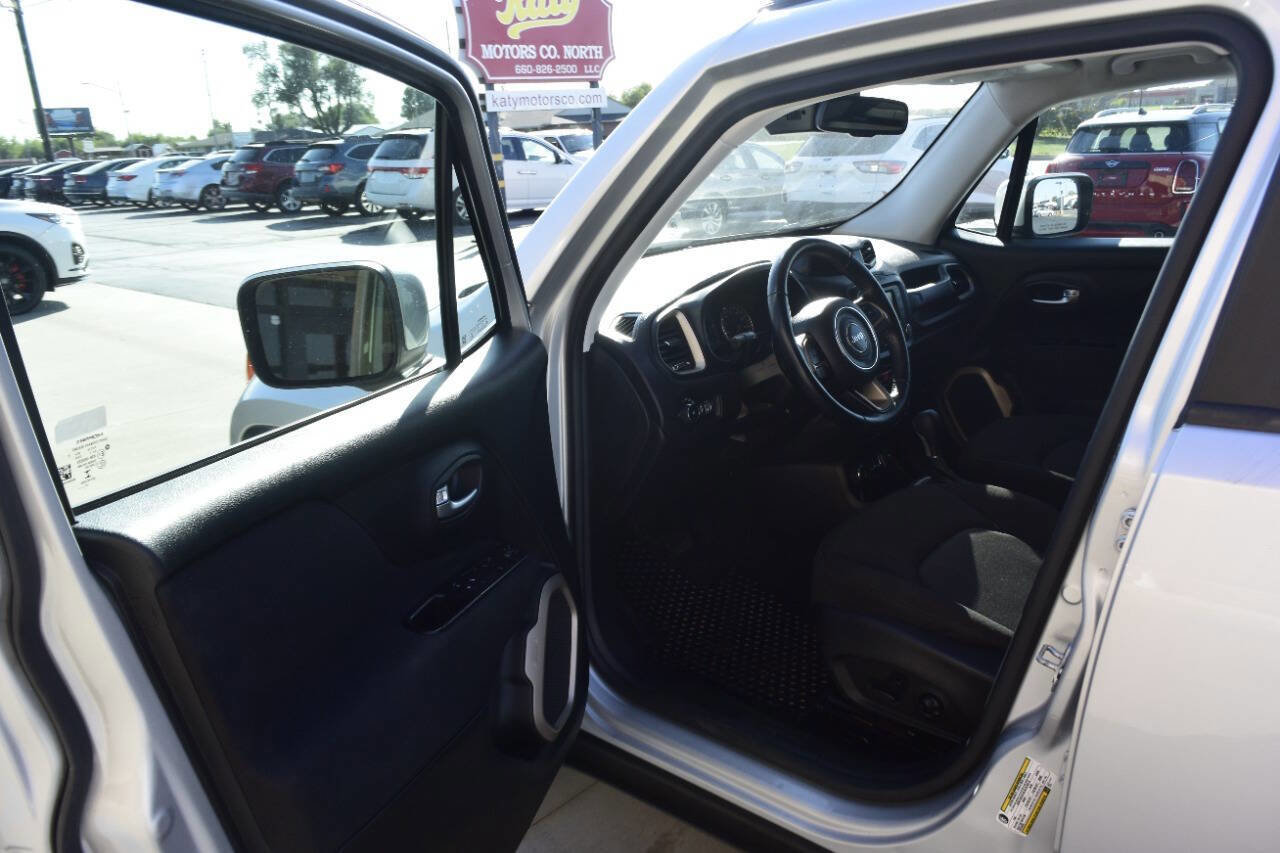 Used 2017 Jeep Renegade Latitude w/ Popular Equipment Group image 12