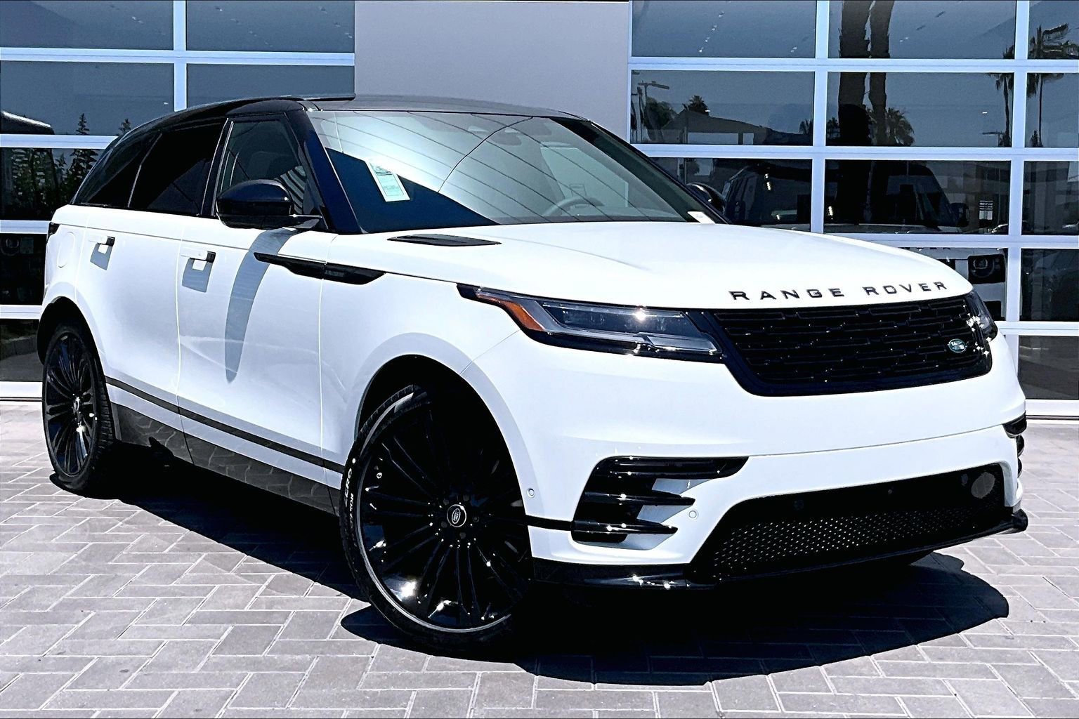 New 2026 Land Rover Range Rover Velar Dynamic SE AWD/4WD image 2