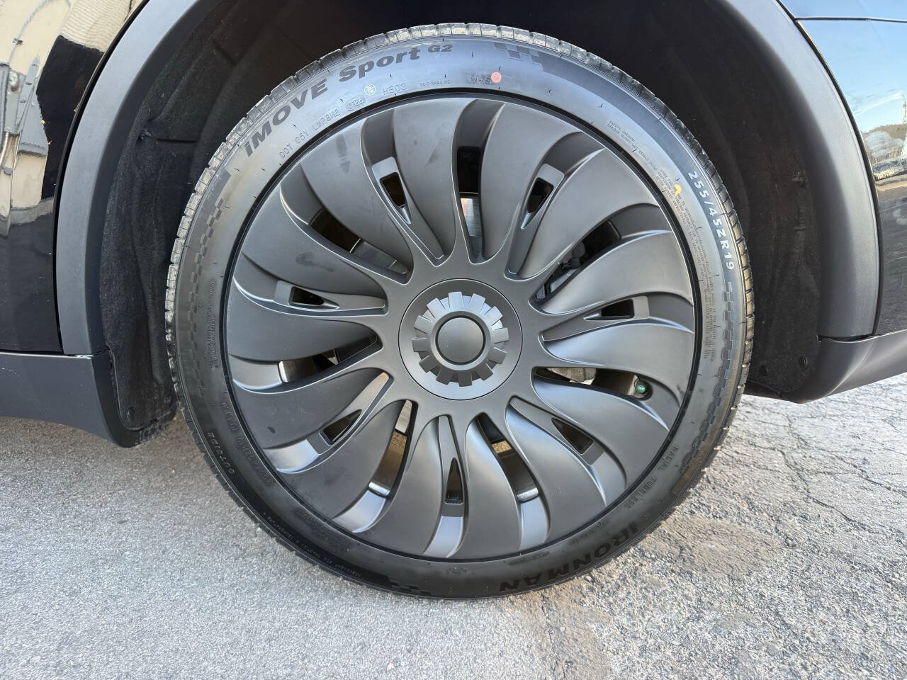 Used 2023 Tesla Model Y Long Range AWD/4WD image 36