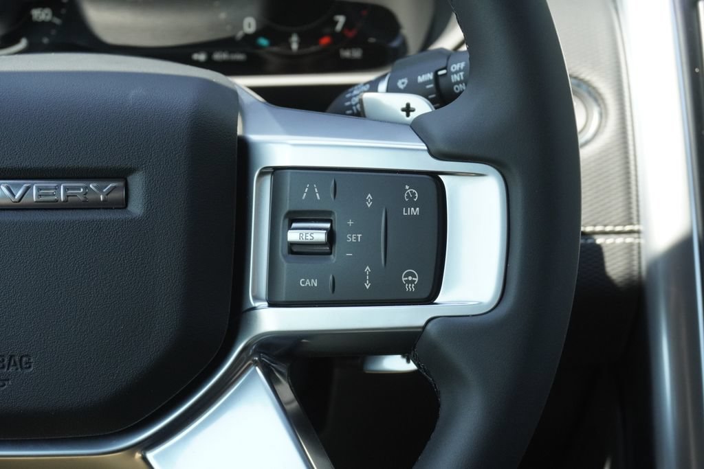 New 2026 Land Rover Discovery Dynamic SE AWD/4WD image 13