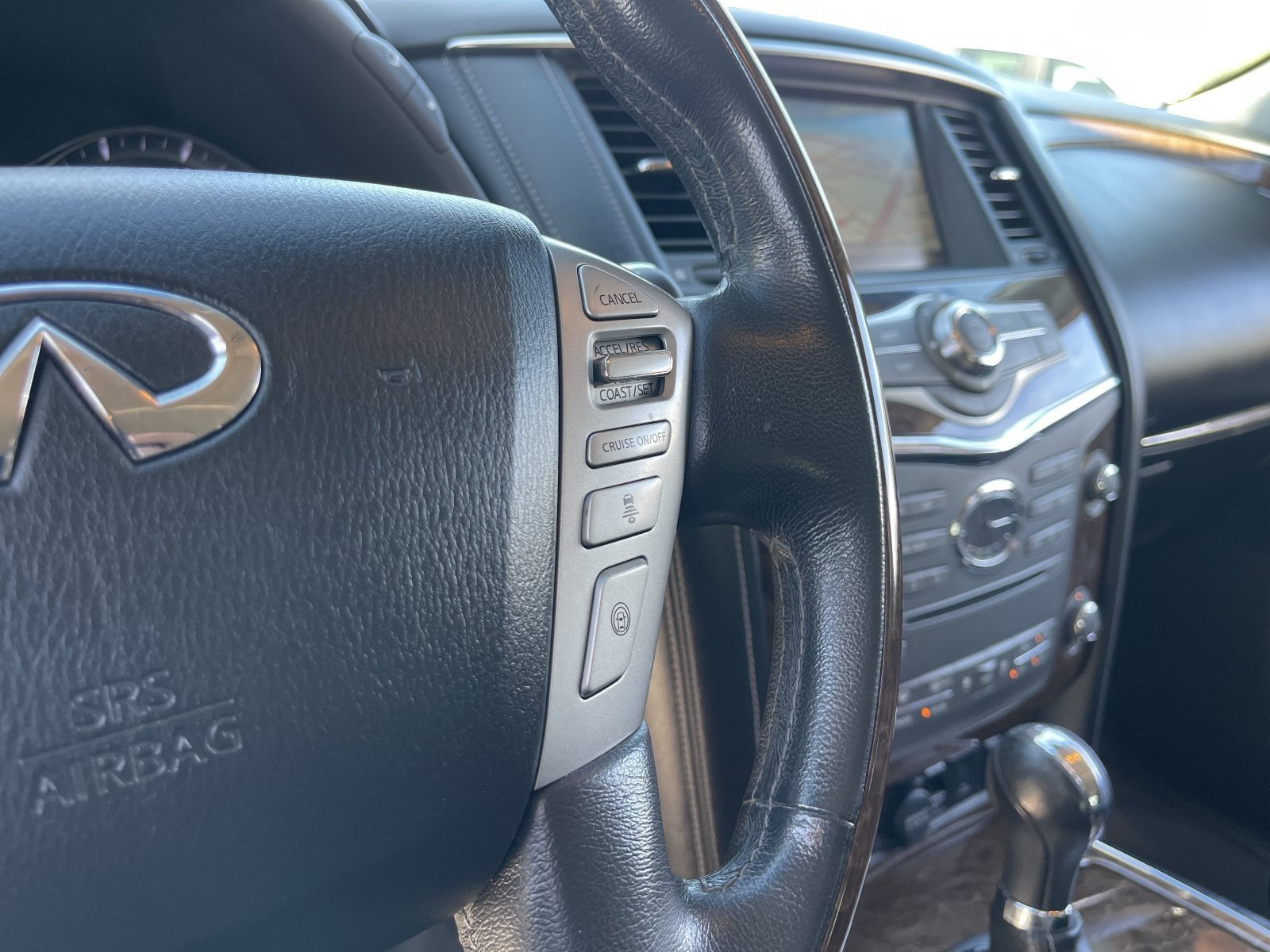 Used 2017 INFINITI QX80 4WD w/ Driver Assistance Package image 27