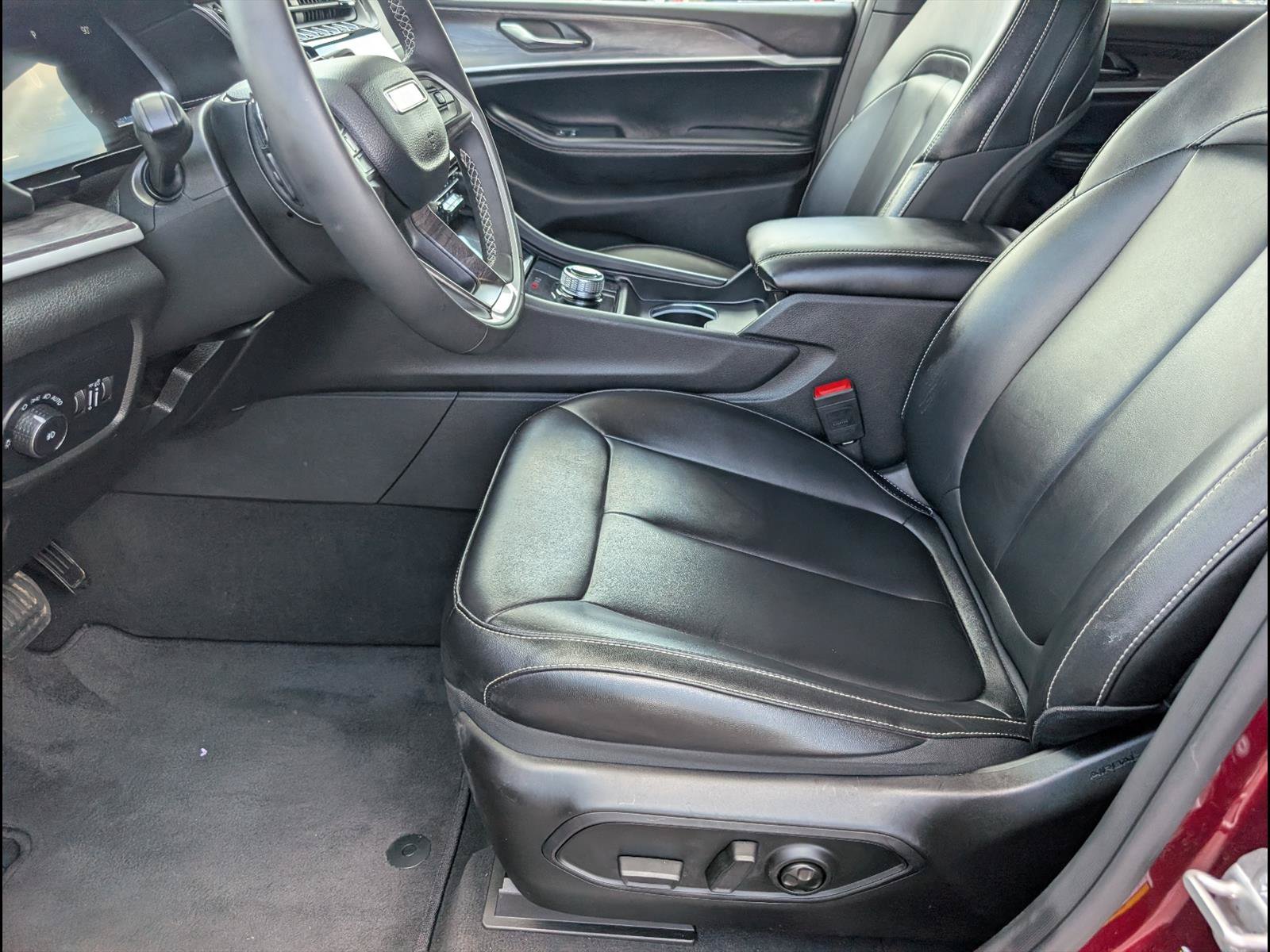 Used 2024 Jeep Grand Cherokee Limited RWD image 8