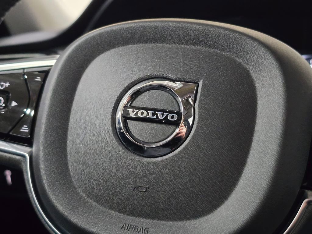 Used 2021 Volvo S60 T6 Momentum w/ Premium Package image 19