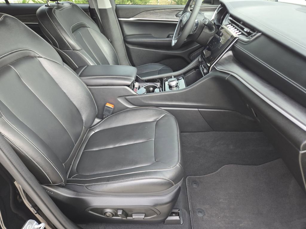 Used 2023 Jeep Grand Cherokee L Limited image 18