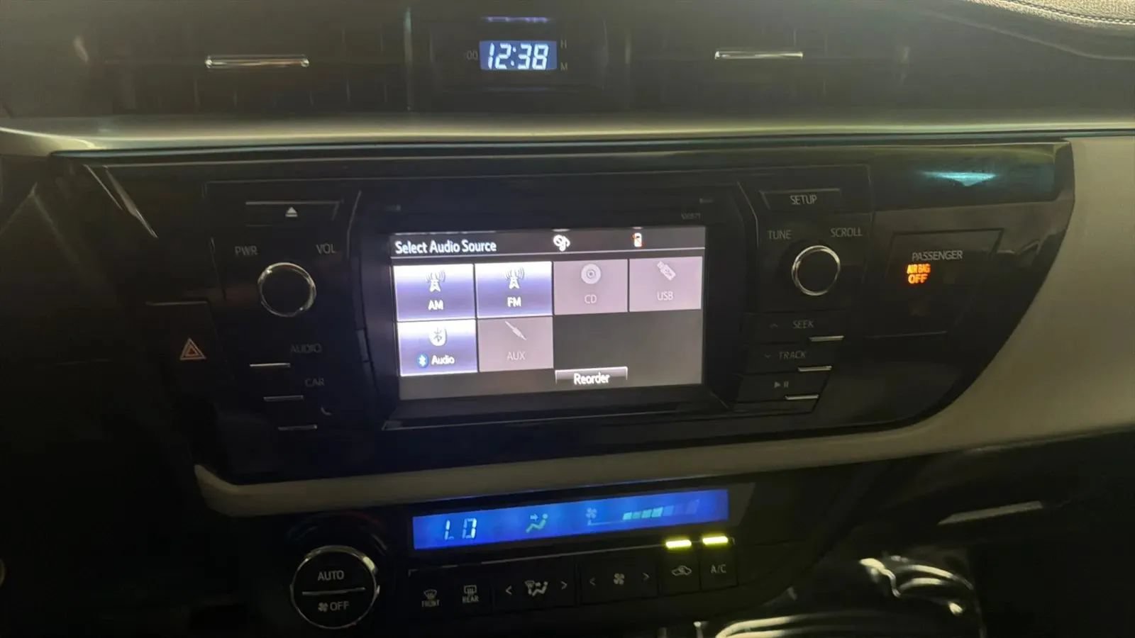 Used 2016 Toyota Corolla LE FWD image 13