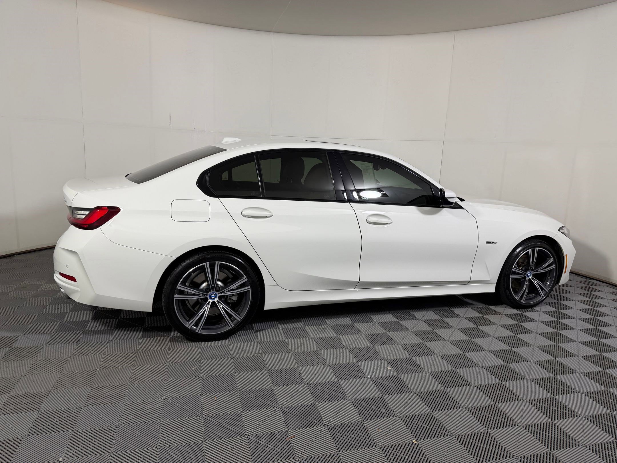 Used 2023 BMW 330e w/ Driving Assistance Package RWD image 7