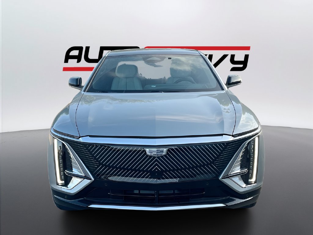 Used 2026 Cadillac Lyriq Luxury RWD image 2