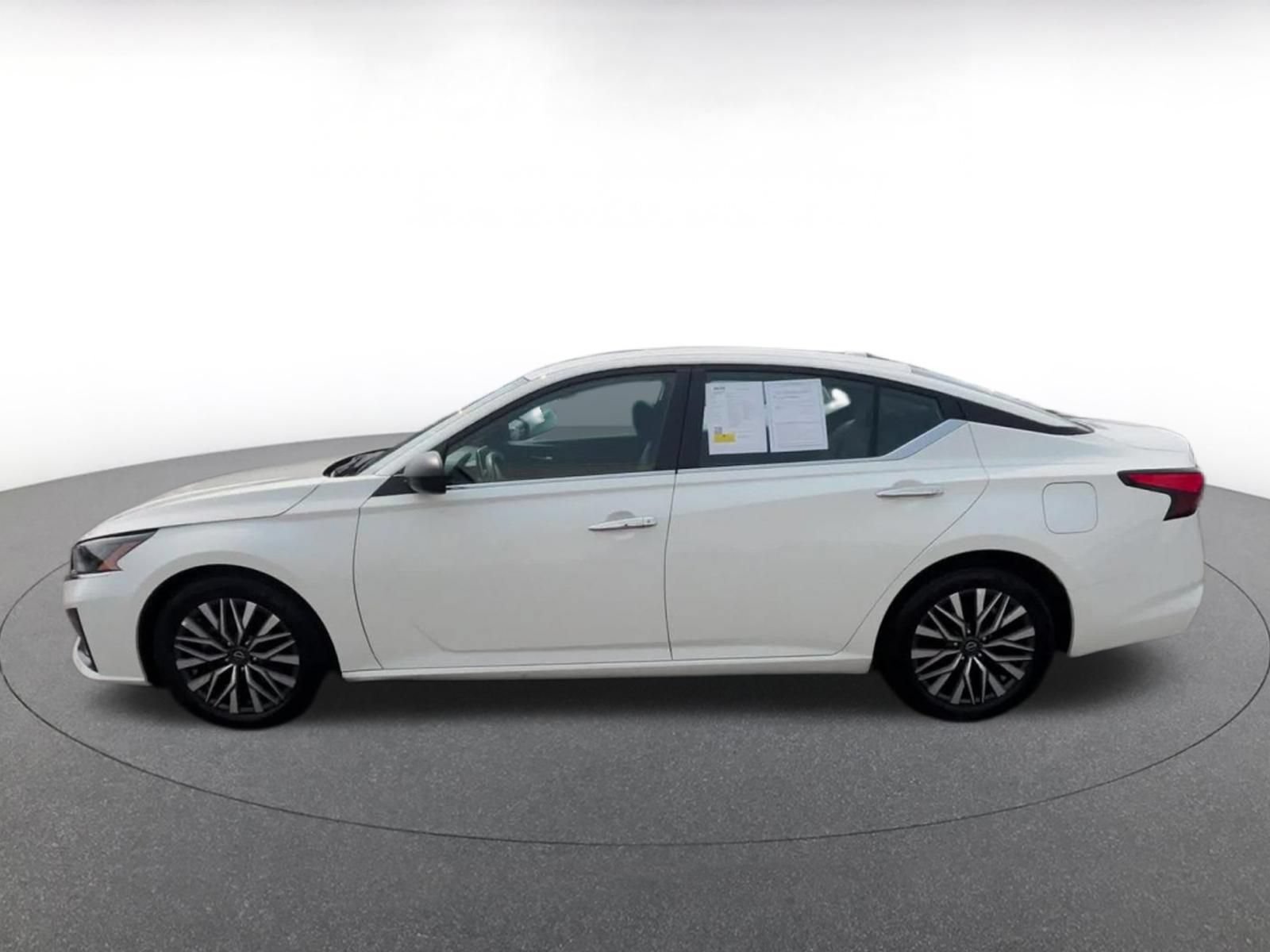 Used 2025 Nissan Altima 2.5 SV FWD image 8