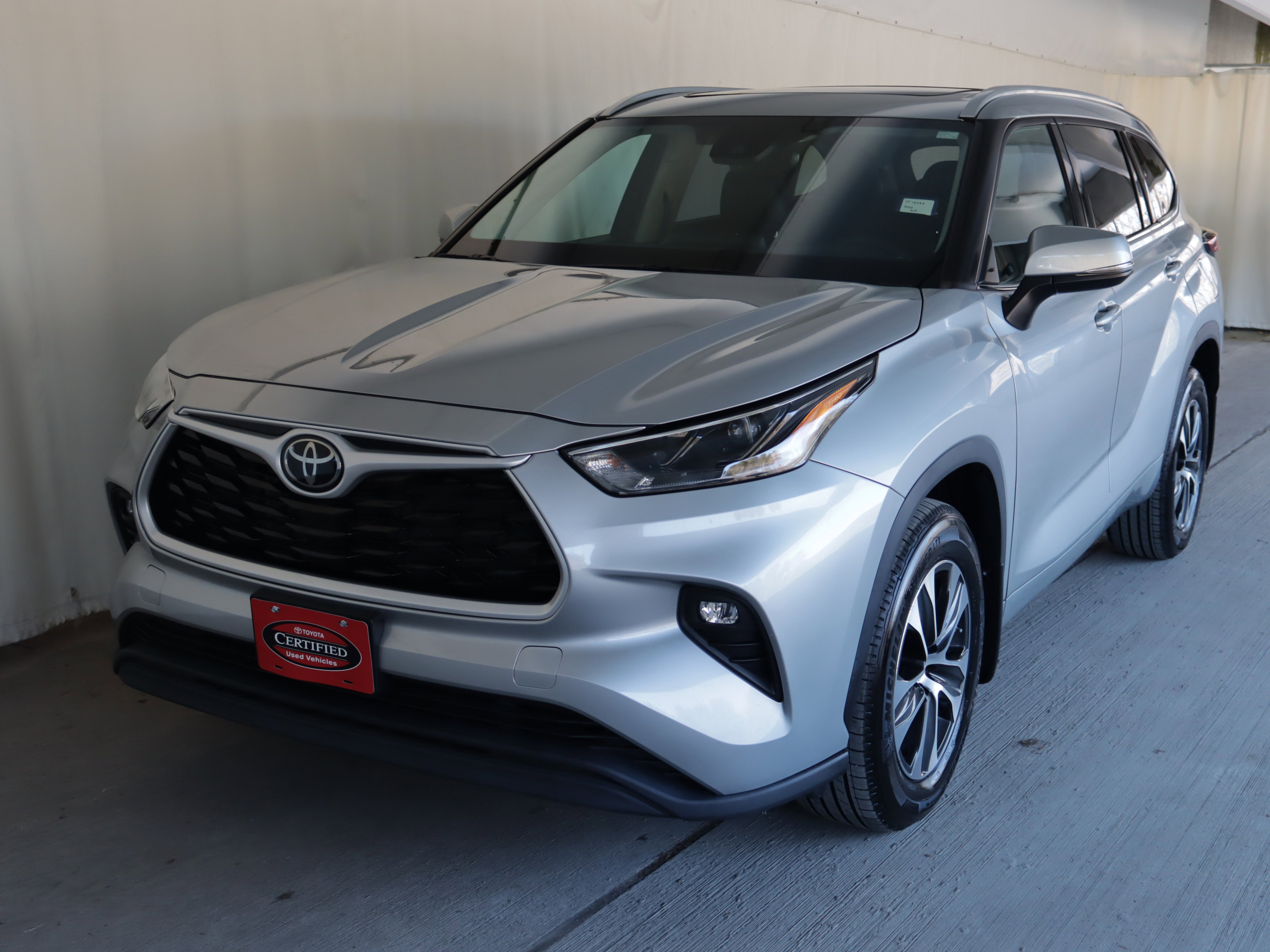 Used 2022 Toyota Highlander XLE image 25