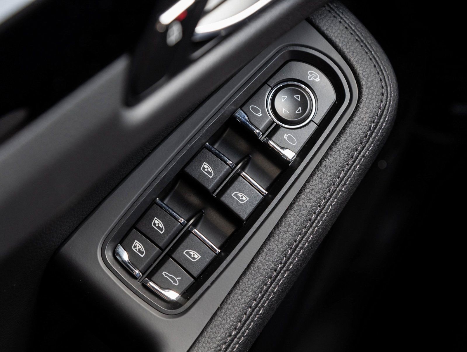 Certified 2026 Porsche Macan image 19