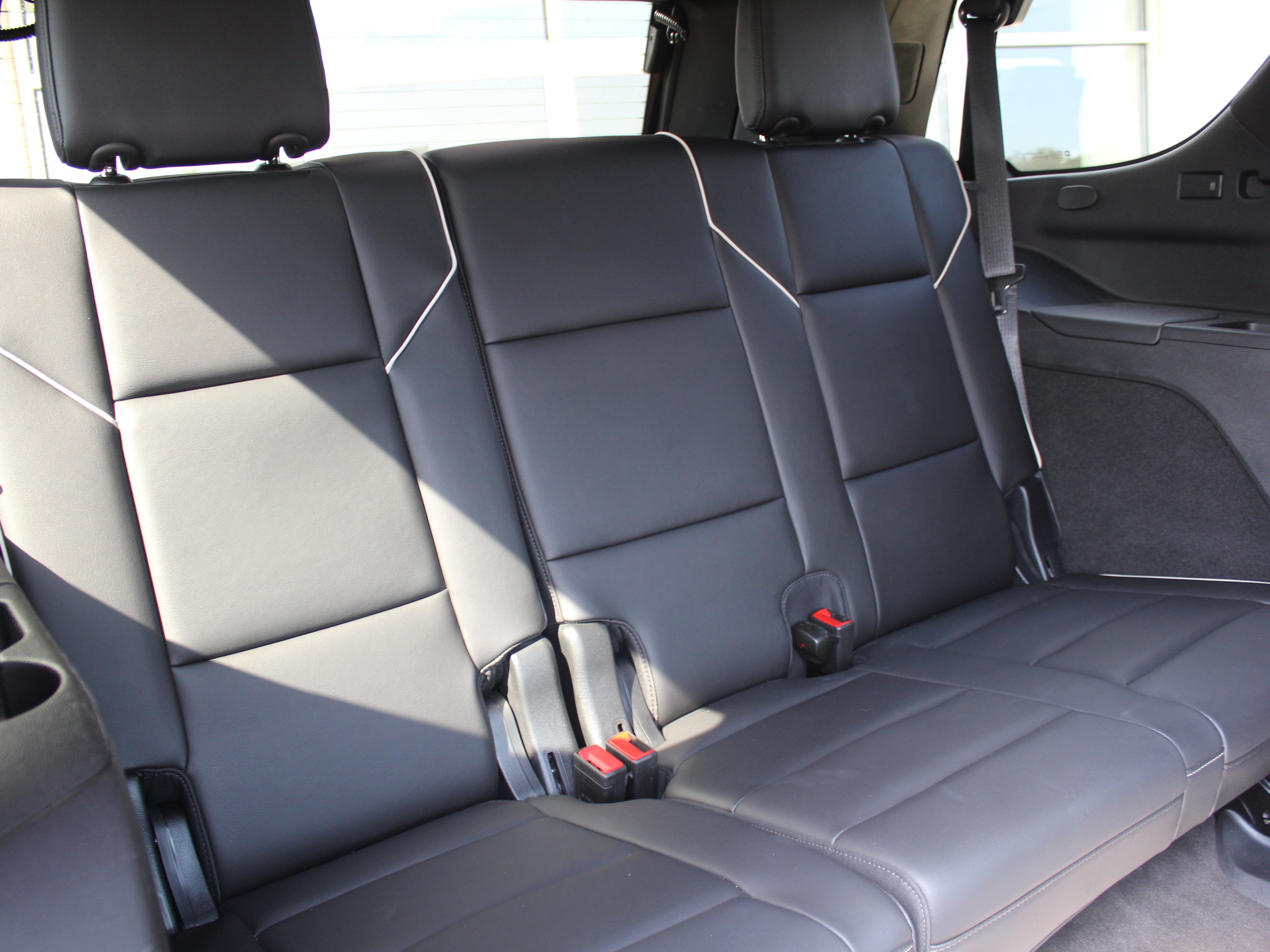 Used 2023 Cadillac Escalade Premium Luxury w/ Performance Package AWD/4WD image 30