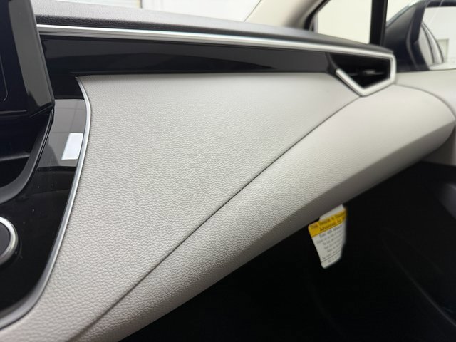 Used 2025 Toyota Corolla LE image 23