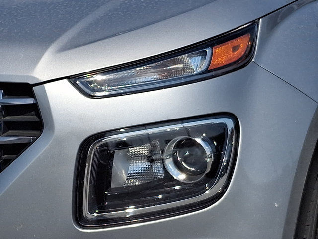 Certified 2025 Hyundai Venue SEL FWD image 9