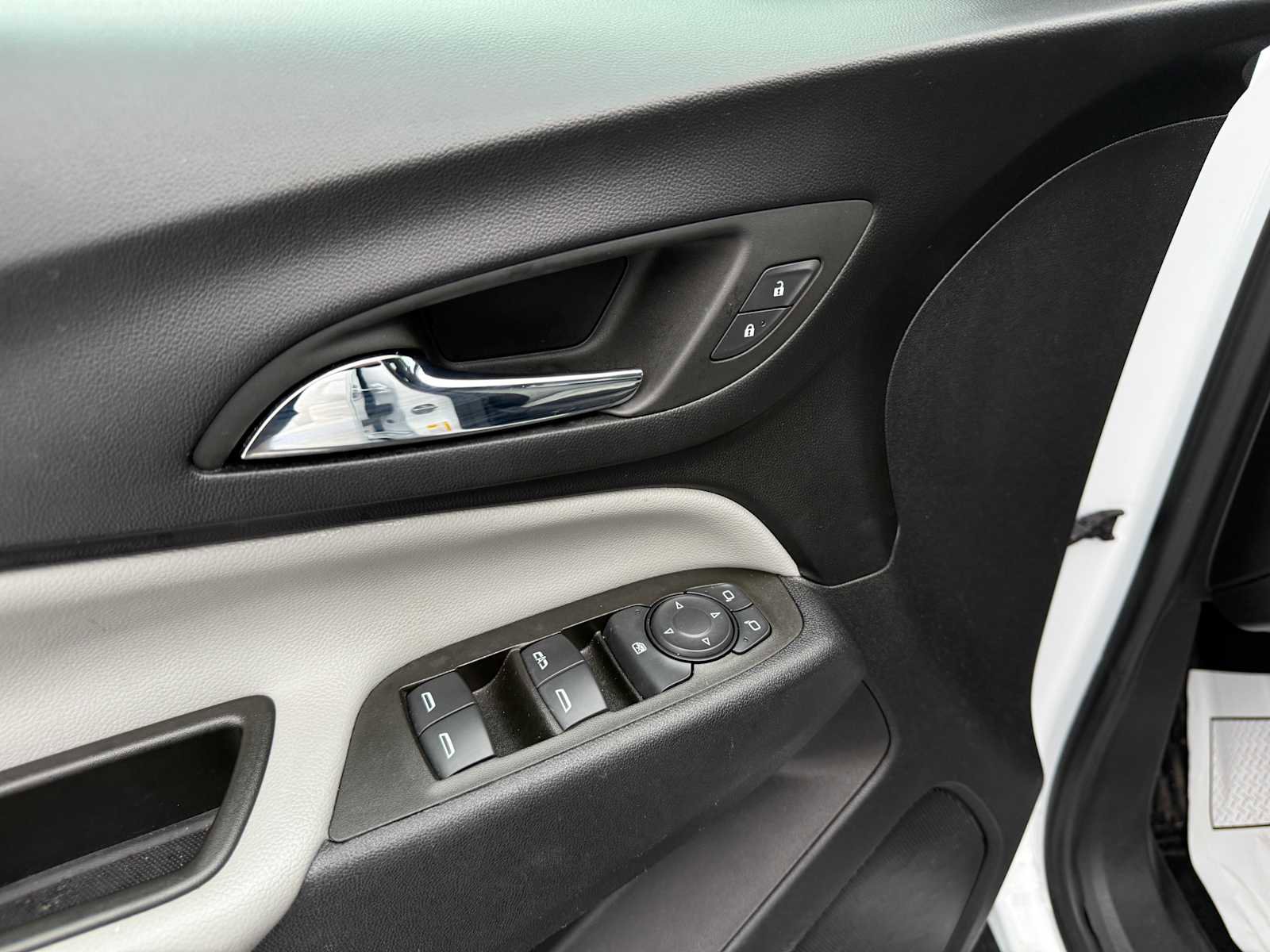 Used 2023 Chevrolet Equinox LS w/ LS Convenience Package image 14