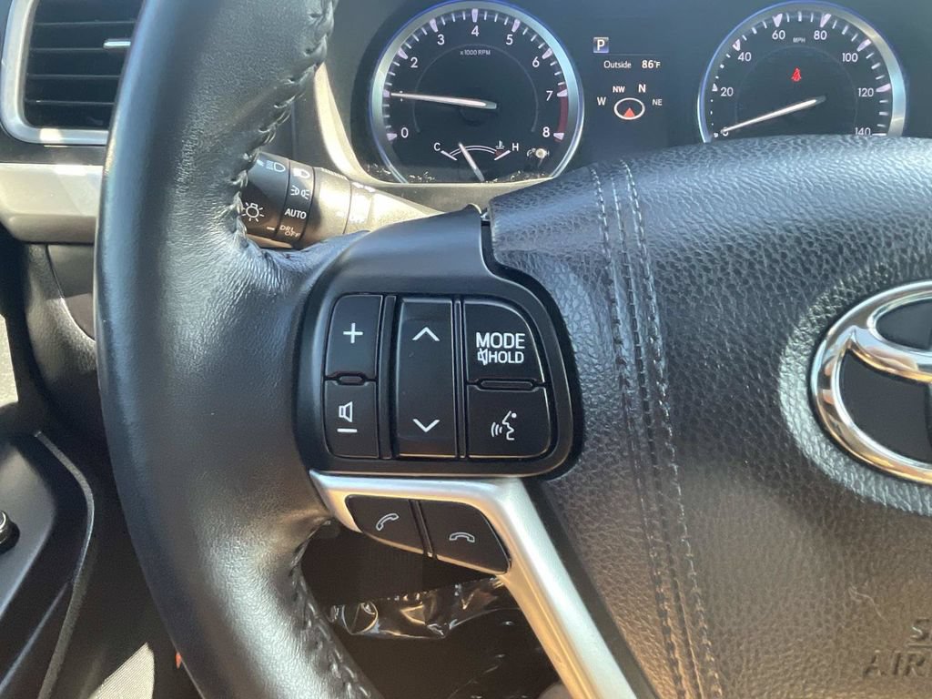 Used 2017 Toyota Highlander Limited FWD image 32
