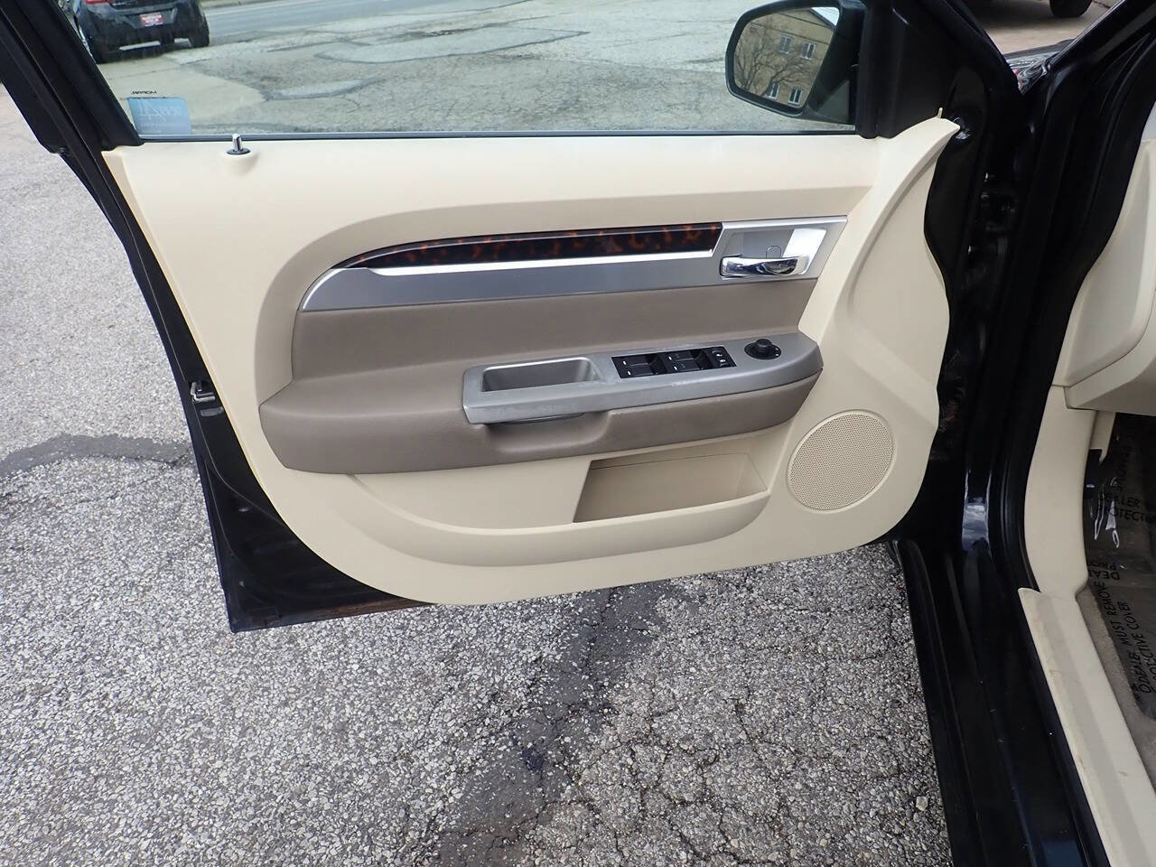 Used 2010 Chrysler Sebring Limited w/ Electronics Convenience Group image 11