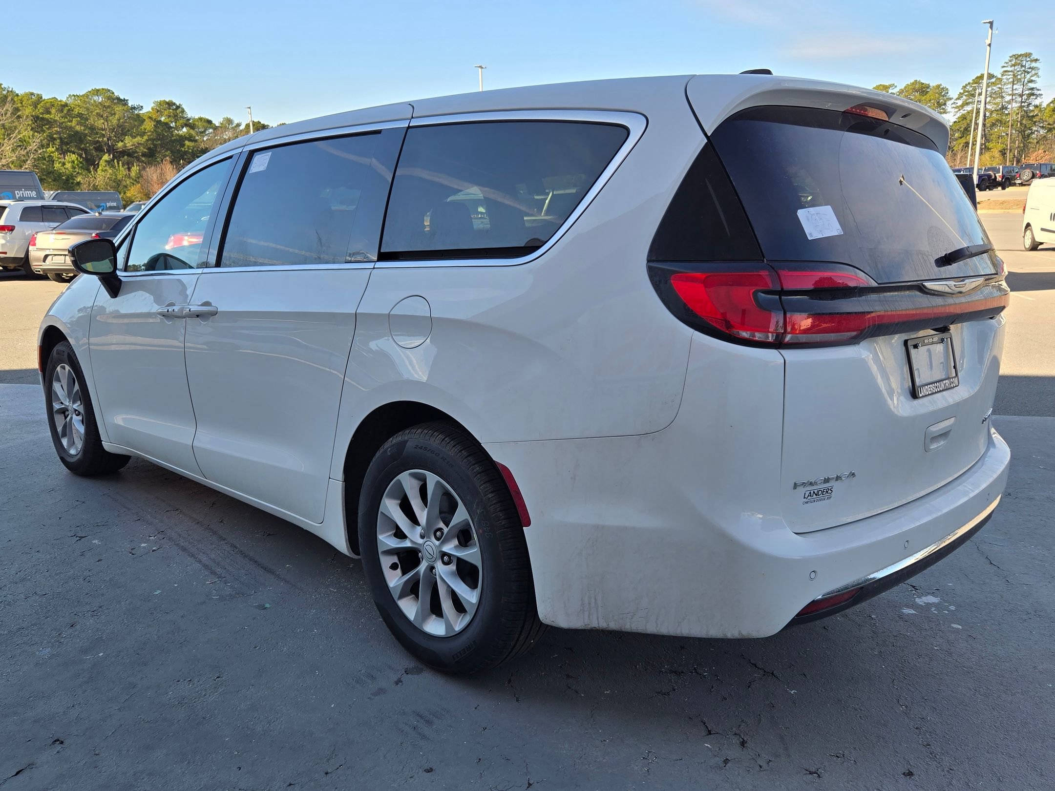 New 2026 Chrysler Pacifica Limited w/ Uconnect Theater Family Group image 5