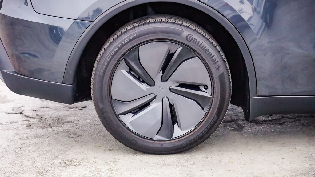 Used 2026 Tesla Model Y Long Range RWD image 12