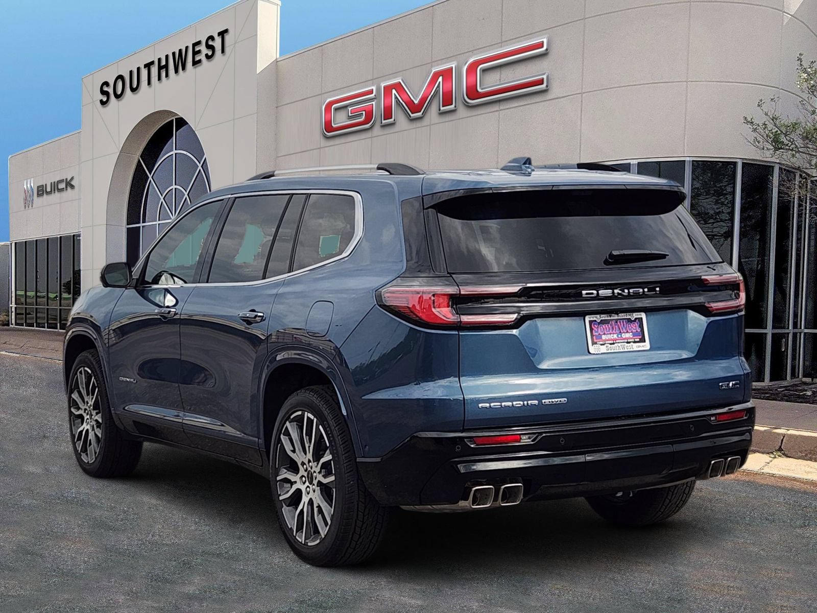 New 2026 GMC Acadia Denali Ultimate w/ LPO, Floor Liner Package AWD/4WD image 4
