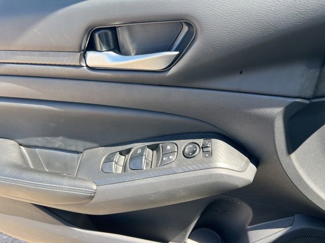 Used 2025 Nissan Altima 2.5 SV FWD image 24