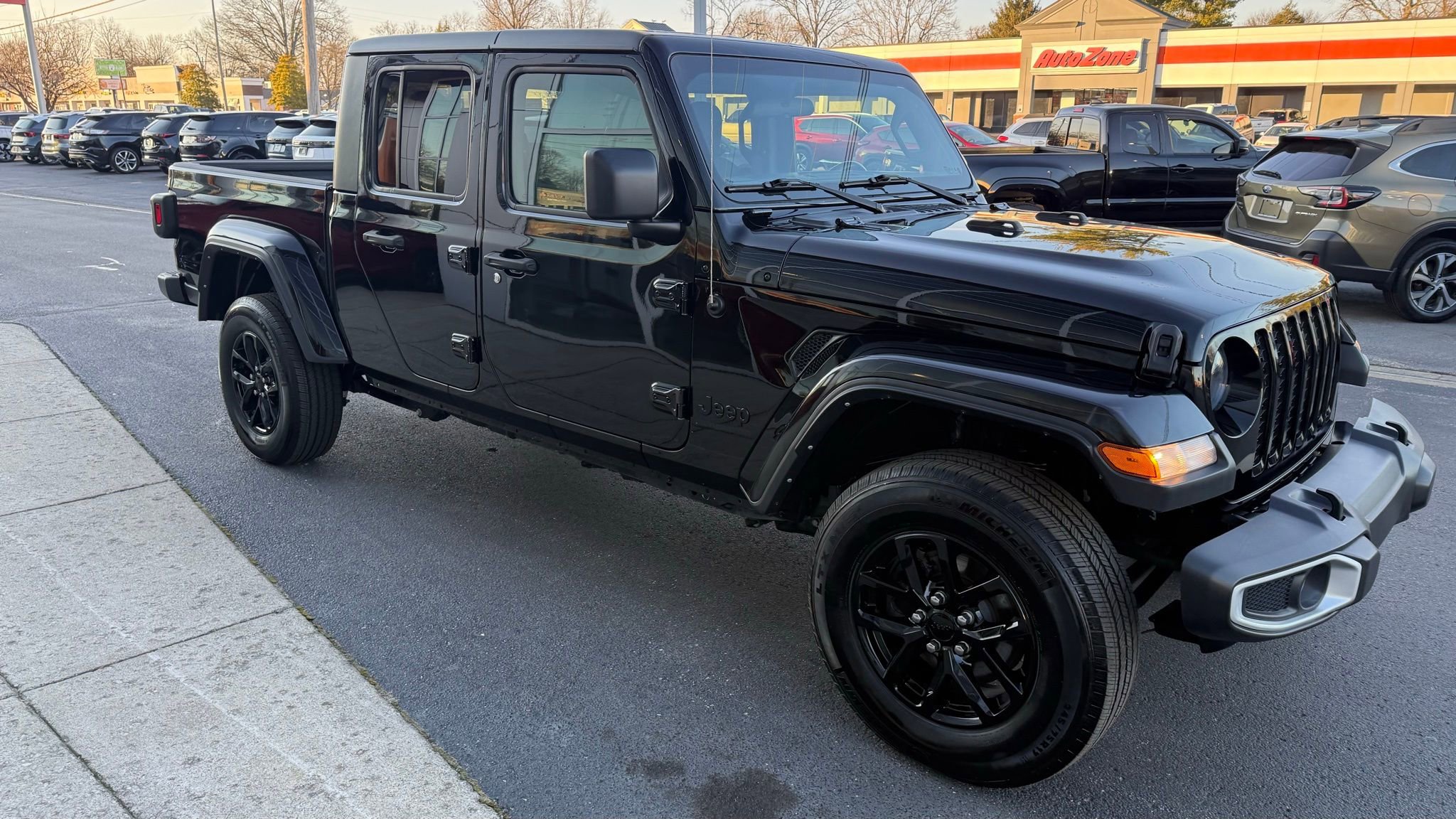 Used 2021 Jeep Gladiator Sport image 7