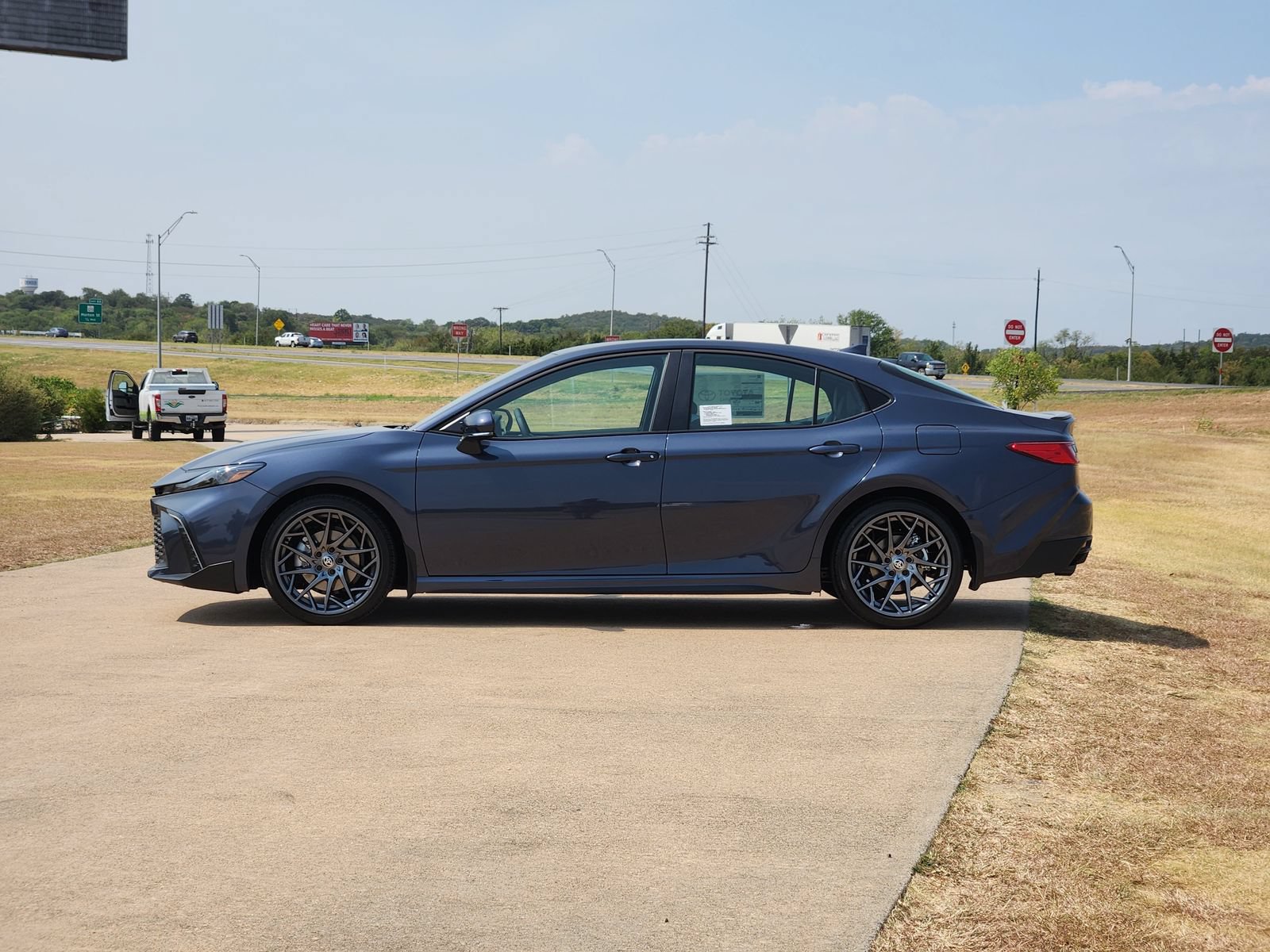 New 2026 Toyota Camry SE FWD video 3