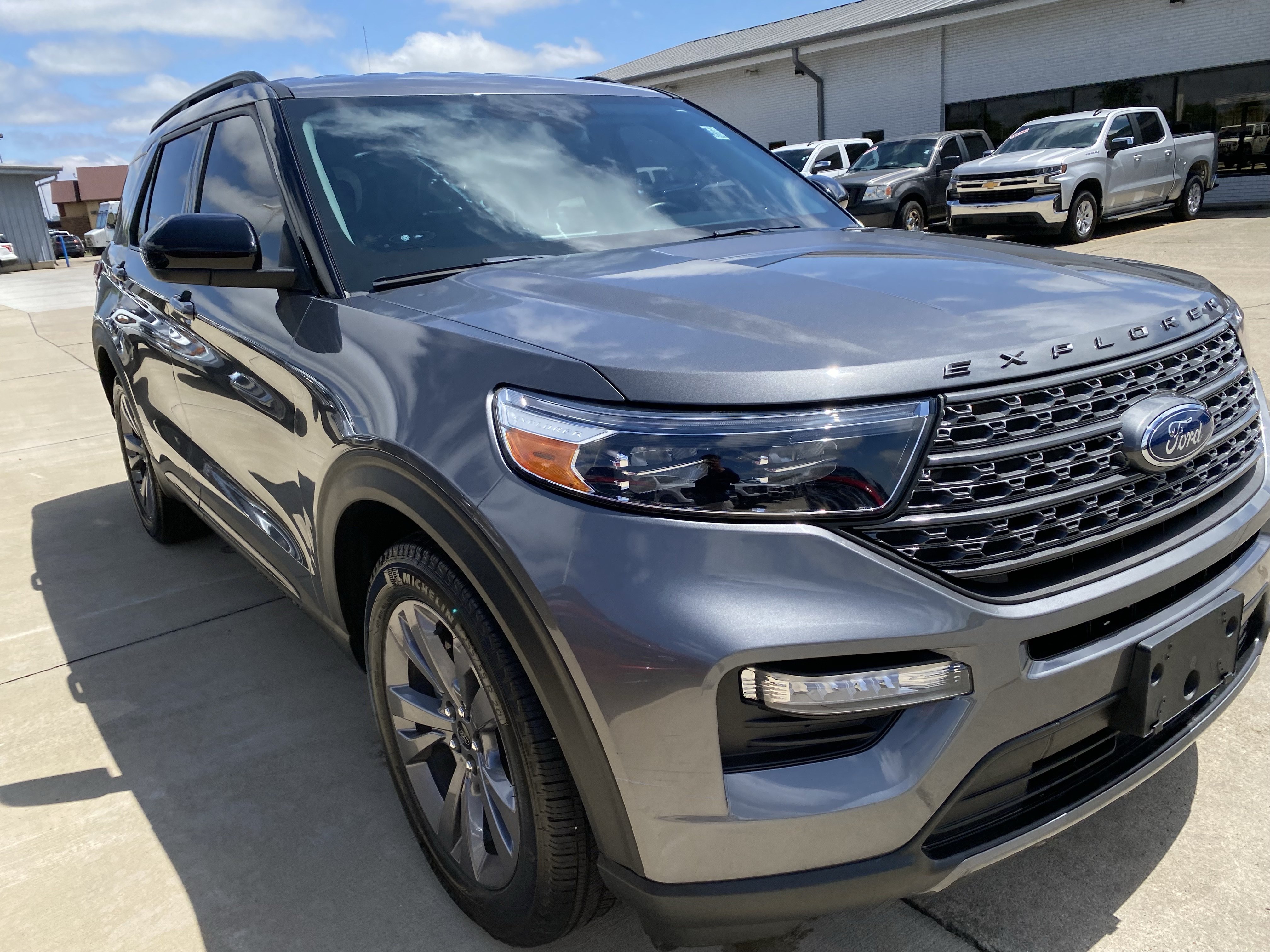 Used 2022 Ford Explorer XLT w/ Equipment Group 202A RWD image 3