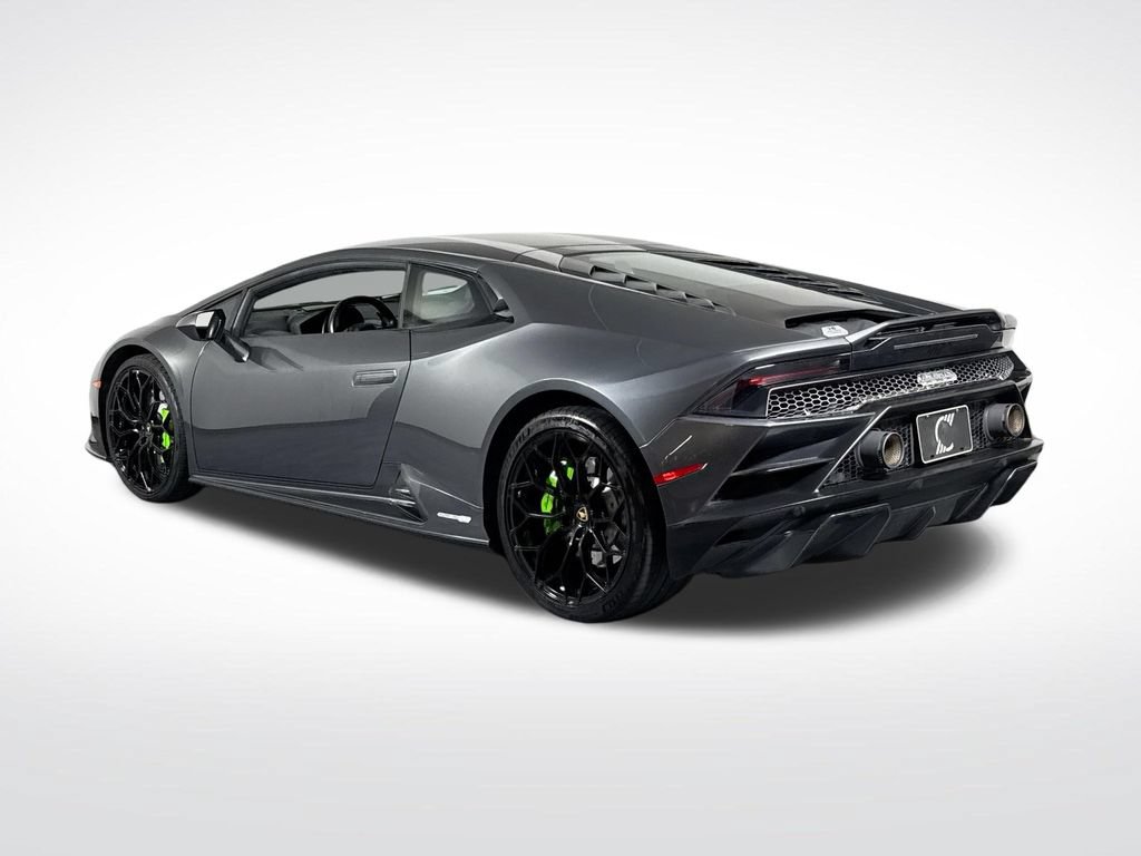 Used 2021 Lamborghini Huracan EVO RWD image 3