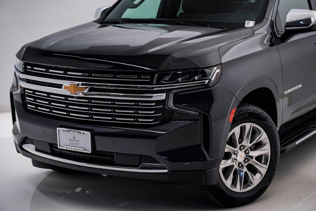 Used 2022 Chevrolet Suburban Premier w/ Premium Package AWD/4WD image 4