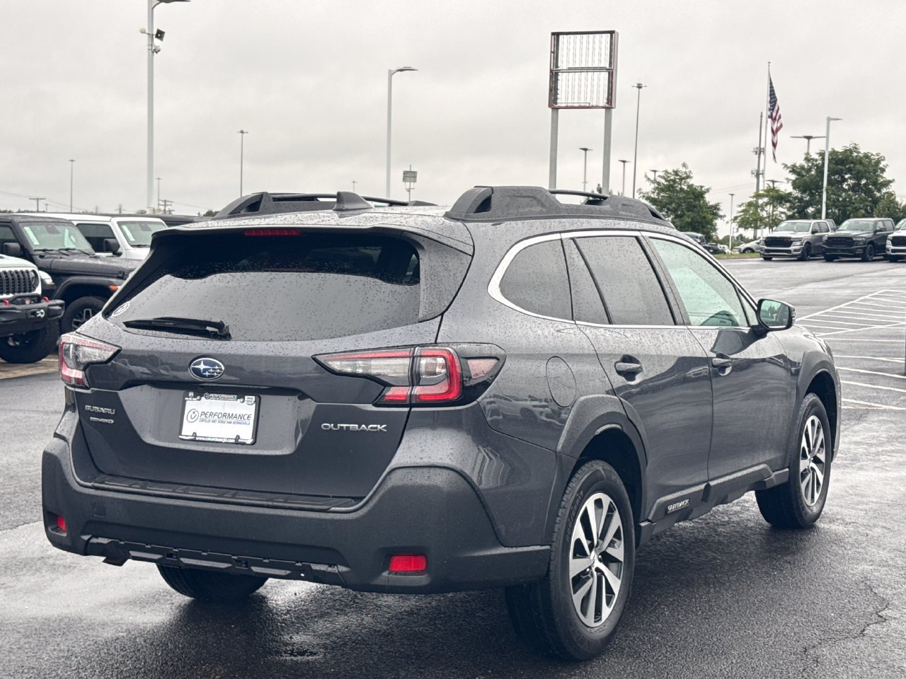 Used 2024 Subaru Outback Premium AWD/4WD image 3