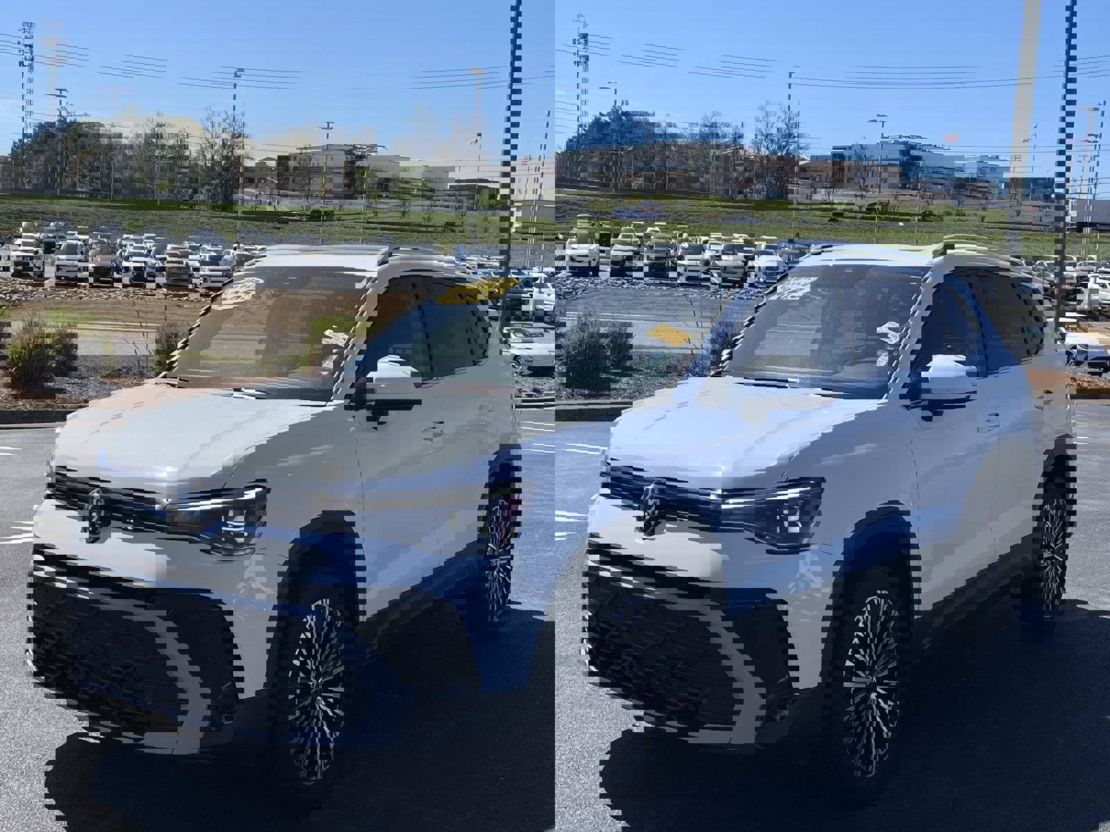 Certified 2025 Volkswagen Taos SE w/ Panoramic Sunroof Package FWD image 3