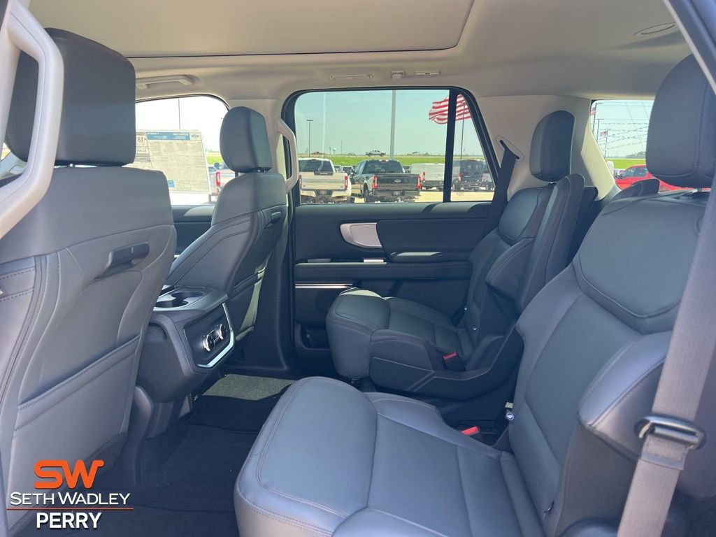 New 2025 Ford Expedition Active image 12