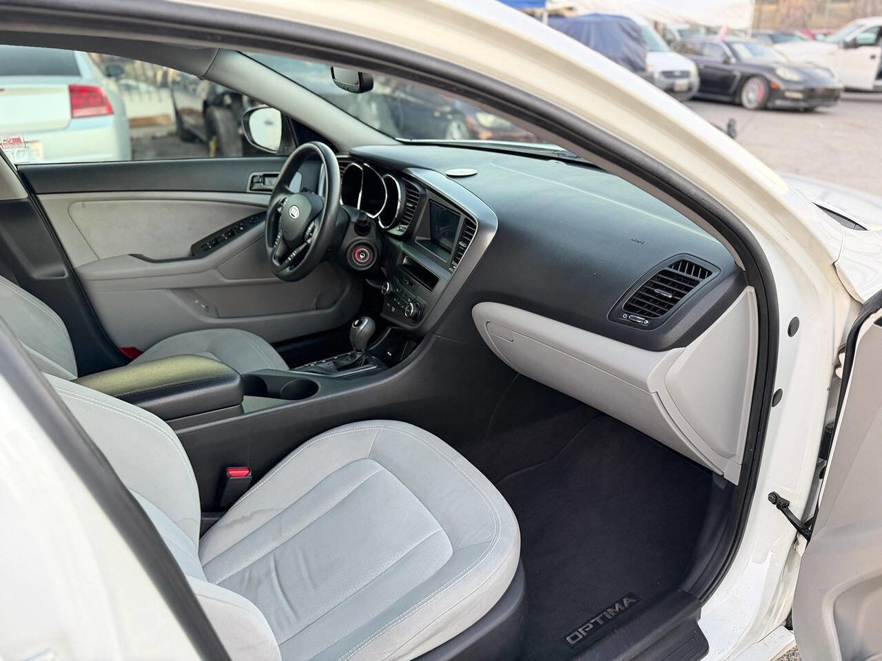 Used 2011 Kia Optima LX image 23