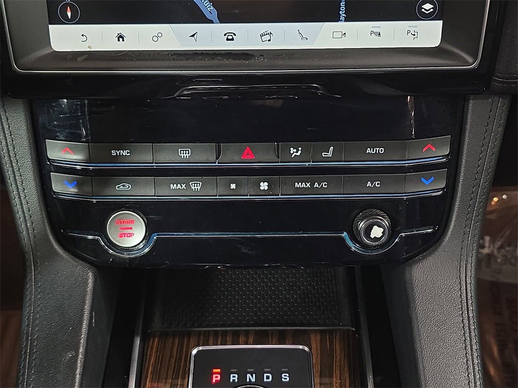 Used 2019 Jaguar F-PACE Prestige image 19